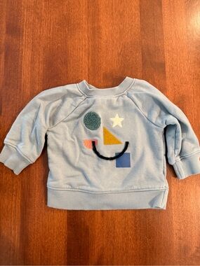 Hanna Andersson Light Blue Sweatshirt with Multicolor Geometric Appliques